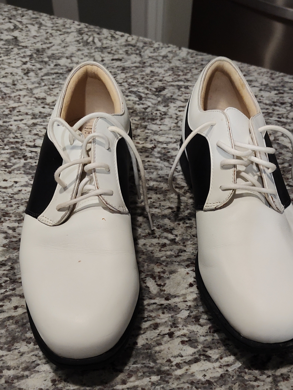 Classic Women's Two-Tone Lace-Up Golf Shoes in White and Black